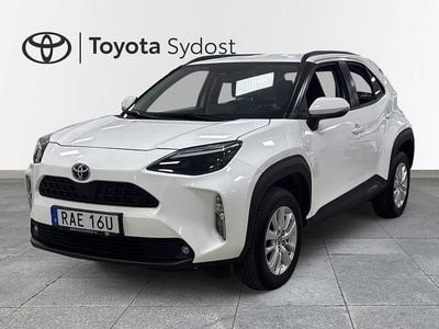 Vit Begagnad 2023 Toyota Yaris Hybrid | 275 000 kr (Marknadspris)