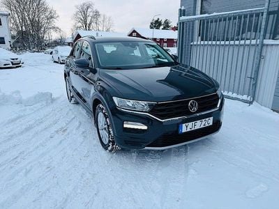 Grå Begagnad 2021 VW T-Roc SUV | 179 900 kr (Marknadspris)