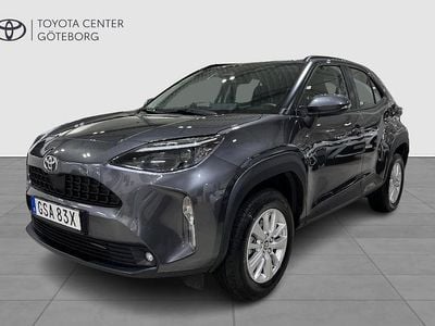 Grå Begagnad 2024 Toyota Yaris Hybrid Active | 279 900 kr (Marknadspris)
