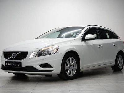 Vit Begagnad 2012 Volvo V60 R-Design Kombi | 94 900 kr (Marknadspris)