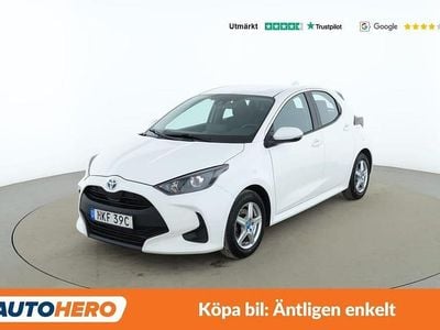 Begagnad Toyota Yaris Hybrid Active 117 HK (86 kW) 2022 Vit Sedan