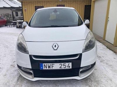 Vit Begagnad 2013 Renault Scénic III Minibuss | 39 900 kr (Marknadspris)