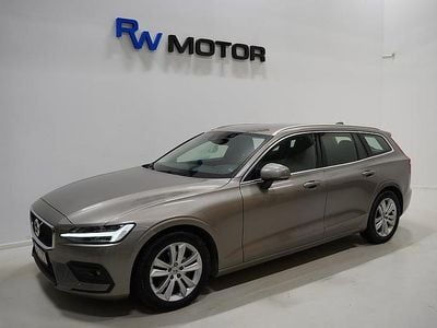 Grå Begagnad 2020 Volvo V60 Momentum Kombi | 184 900 kr (Marknadspris)