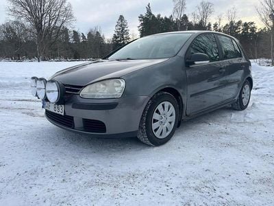 Begagnad VW Golf V Trendline 102 HK (75 kW) 2007 Grå
