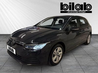 Grå Begagnad 2022 VW Golf VIII Halvkombi | 219 000 kr (Marknadspris)