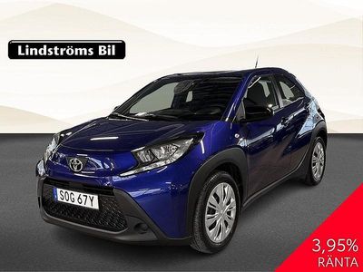 Mörkblå Begagnad 2024 Toyota Aygo X Play SUV | 169 000 kr (Marknadspris)