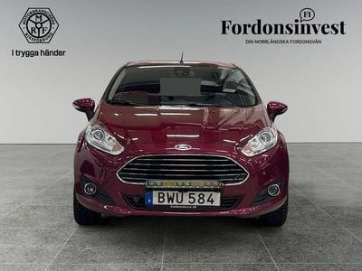 Röd Begagnad 2015 Ford Fiesta Titanium Halvkombi | 119 900 kr (Marknadspris)