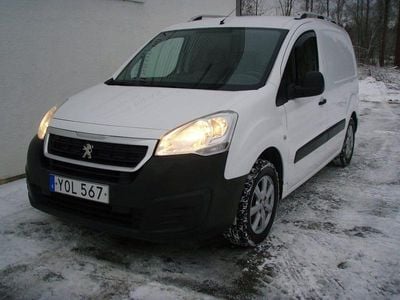 Vit Begagnad 2017 Peugeot Partner Minibuss | 96 000 kr (Bra pris)