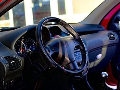 Röd Begagnad 2005 Peugeot 206 Sport Halvkombi | 29 900 kr (Lite dyr)