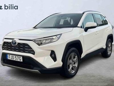 Vit Begagnad 2024 Toyota RAV4 Hybrid Active SUV | 399 900 kr (Marknadspris)