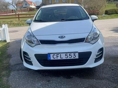 Vit Begagnad 2016 Kia Rio Halvkombi | 110 000 kr (Lite dyr)