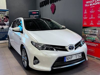 begagnad Toyota Auris Hybrid e-CVT Halvkombi 2-Ägare Panorama