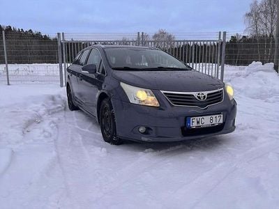Begagnad Toyota Avensis 126 HK (92 kW) 2010 Blå Kombi