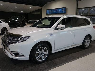 Begagnad Mitsubishi Outlander 224 HK (164 kW) 2020 Vit SUV