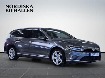 Mörkgrå Begagnad 2016 VW Passat GTE Kombi | 149 795 kr (Marknadspris)