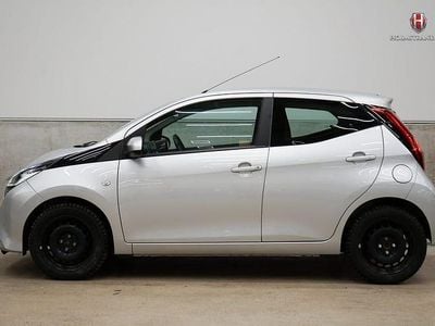 Begagnad Toyota Aygo X-play 72 HK (52 kW) 2019 Silver Halvkombi