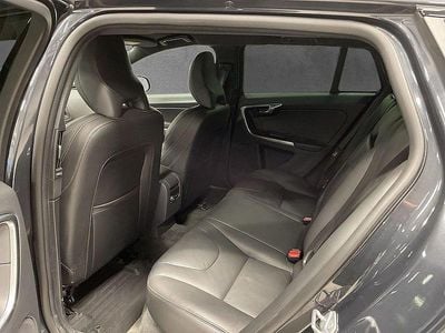 Grå Begagnad 2017 Volvo V60 CC Standard Kombi | 259 000 kr (Marknadspris)