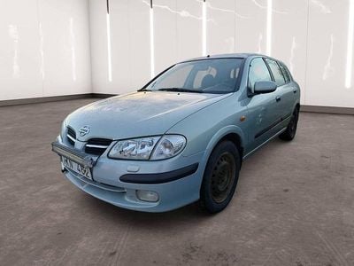 Begagnad Nissan Almera 114 HK (83 kW) 2002 Grön Halvkombi