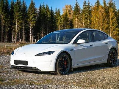 Begagnad Tesla Model 3 Performance 380 kW (517 HK) 2024 Vit Sedan