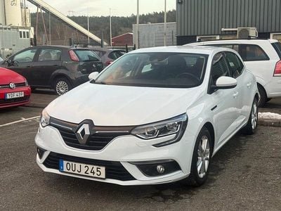 Vit Begagnad 2017 Renault Mégane IV Halvkombi | 109 990 kr (Marknadspris)