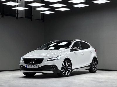 Vit Begagnad 2017 Volvo V40 Halvkombi | 249 900 kr (Dyr)