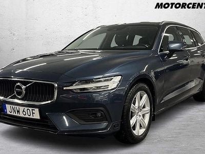 Mörkblå Begagnad 2019 Volvo V60 Kombi | 269 000 kr (Marknadspris)