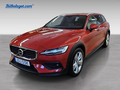 Röd Begagnad 2024 Volvo V60 CC Plus Kombi | 449 000 kr (Marknadspris)
