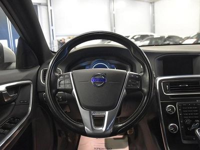 Röd Begagnad 2015 Volvo V60 R-Design Kombi | 209 900 kr (Lite dyr)