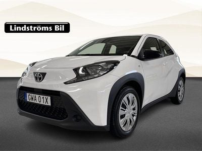 Vit Begagnad 2022 Toyota Aygo X Play SUV | 159 900 kr (Marknadspris)