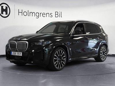 Safirsvart metallic Begagnad 2025 BMW X5 Comfort Edition SUV | 939 800 kr