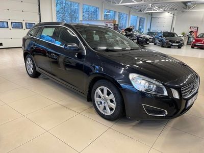 Svart Begagnad 2011 Volvo V60 Kombi | 61 900 kr