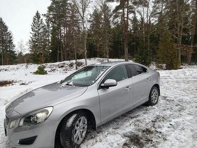 Begagnad Volvo S60 163 HK (119 kW) 2011 Silver metallic Sedan