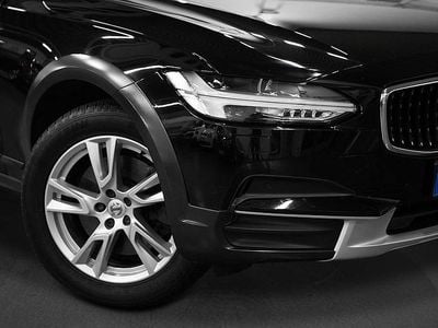Svart Begagnad 2018 Volvo V90 CC Kombi | 254 900 kr (Marknadspris)