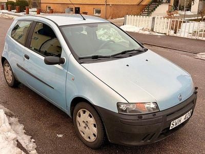 Begagnad Fiat Punto 60 HK (44 kW) 2002 Azzurro Halvkombi