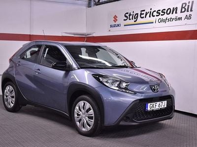 Grå Begagnad 2024 Toyota Aygo X SUV | 188 500 kr (Marknadspris)