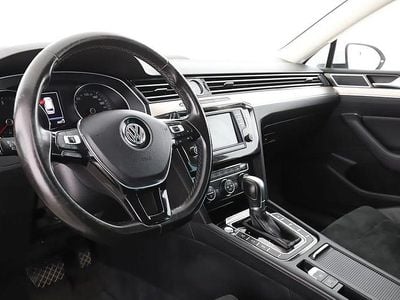 Vit Begagnad 2016 VW Passat R-line Kombi | 146 000 kr (Bra pris)