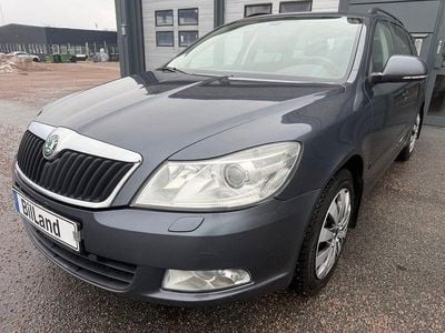 Begagnad Skoda Octavia Elegance 105 HK (77 kW) 2012 Grå Kombi