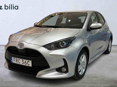 Silver Begagnad 2025 Toyota Yaris Hybrid Halvkombi | 239 900 kr