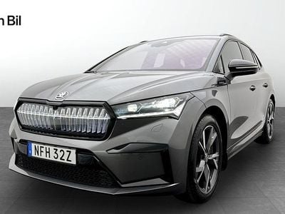 Grå Begagnad 2023 Skoda Enyaq iV SportLine SUV | 404 900 kr (Marknadspris)