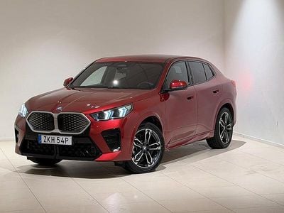 Röd Begagnad 2026 BMW iX2 M Sport SUV | 529 000 kr