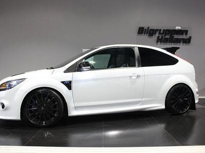 Begagnad Ford Focus RS 305 HK (224 kW) 2010 Frozen vit Halvkombi