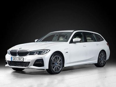 Begagnad BMW 330e M Sport 292 HK (214 kW) 2022 Vit Kombi