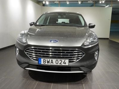 Grå Begagnad 2022 Ford Kuga Titanium SUV | 229 900 kr (Marknadspris)