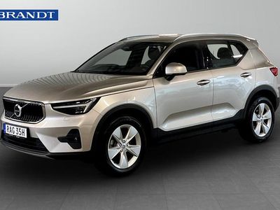 Grå Begagnad 2023 Volvo XC40 Core SUV | 329 900 kr (Marknadspris)