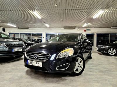 Begagnad Volvo V60 Momentum 163 HK (119 kW) 2011 Svart Kombi