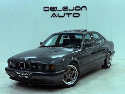 Sebringgrau (229) Begagnad 1990 BMW M5 Sedan | 379 900 kr