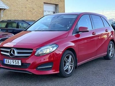 Begagnad Mercedes B180 Urban 123 HK (90 kW) 2015 Röd Minibuss