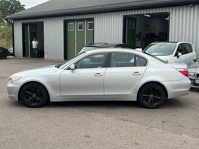 Ljusgrå Begagnad 2003 BMW 520 Sedan | 44 900 kr (Bra pris)