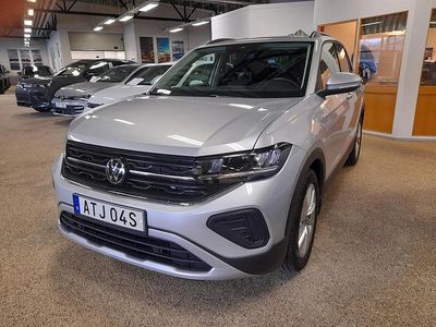 Silver (reflex silver metallic) Begagnad 2025 VW T-Cross Life SUV | 259 900 kr (Marknadspris)