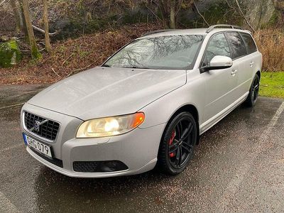 Ljusgrå Begagnad 2007 Volvo V70 Momentum Kombi | 64 900 kr (Lite dyr)